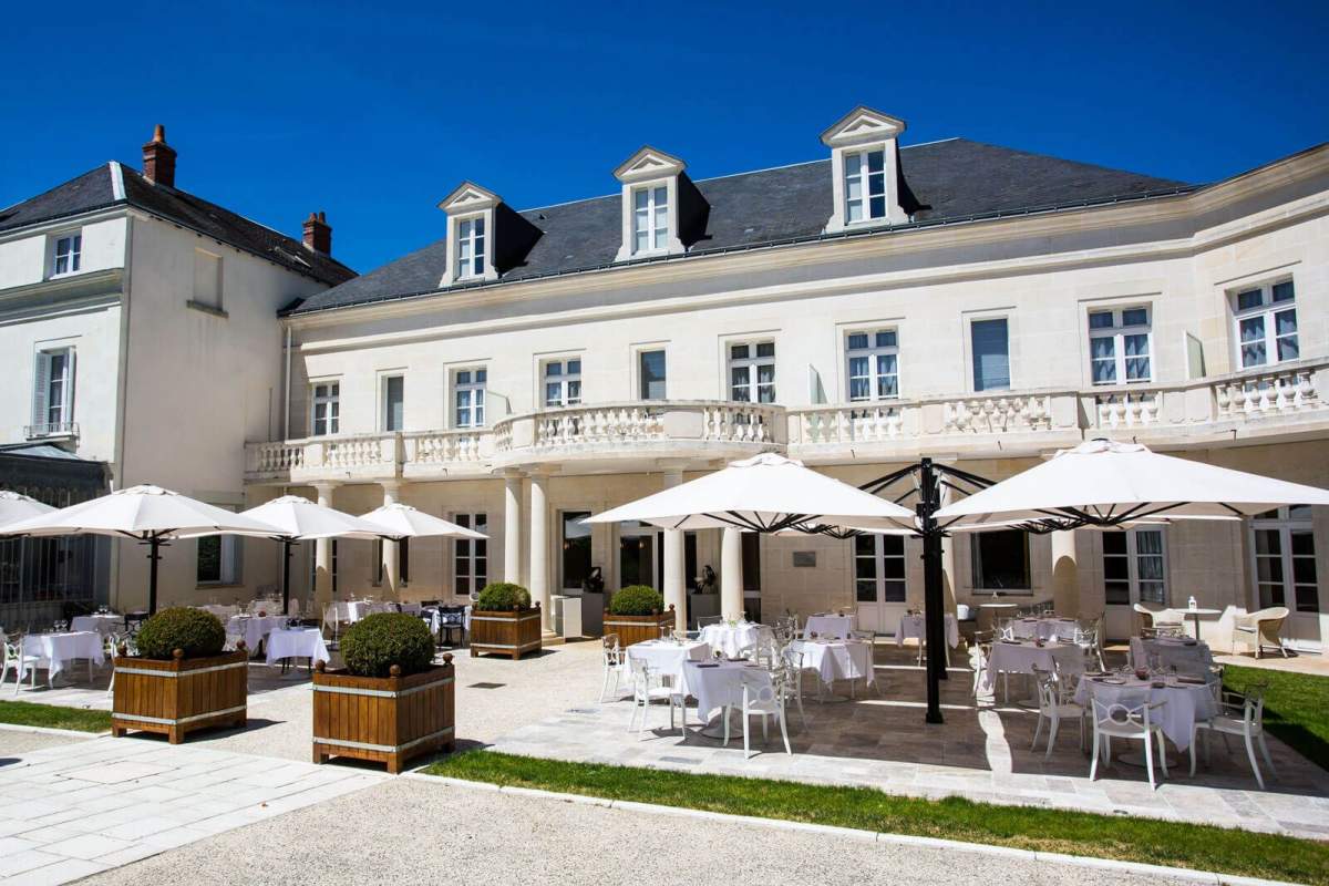 Outside view of the restaurant terrace in Tours