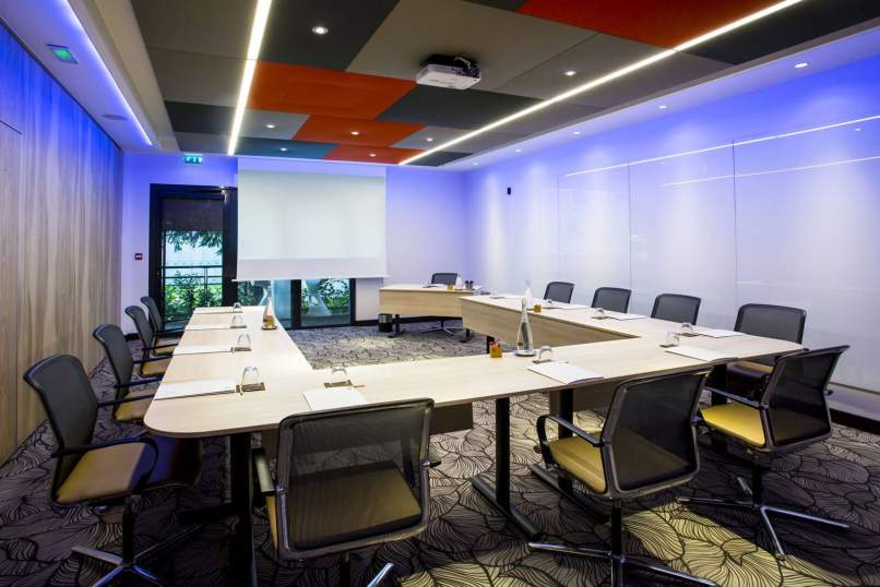 Loire châteaux meeting room